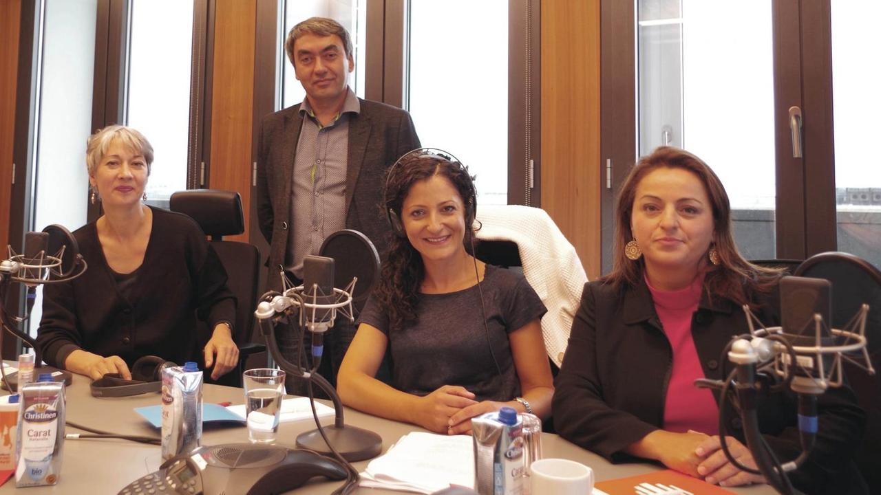 Zur Diskussion stellten sich von links nach rechts Dr. Susanna Kahlefeld, Kemal Hür, Cansel Kiziltepe, Sevim Dagdelen