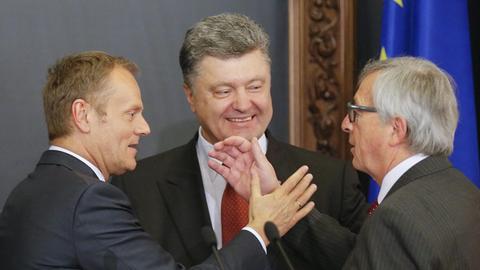 Donald Tusk, Petro Poroschenko und Jean-Claude Juncker am 27.04.2015 in Kiew