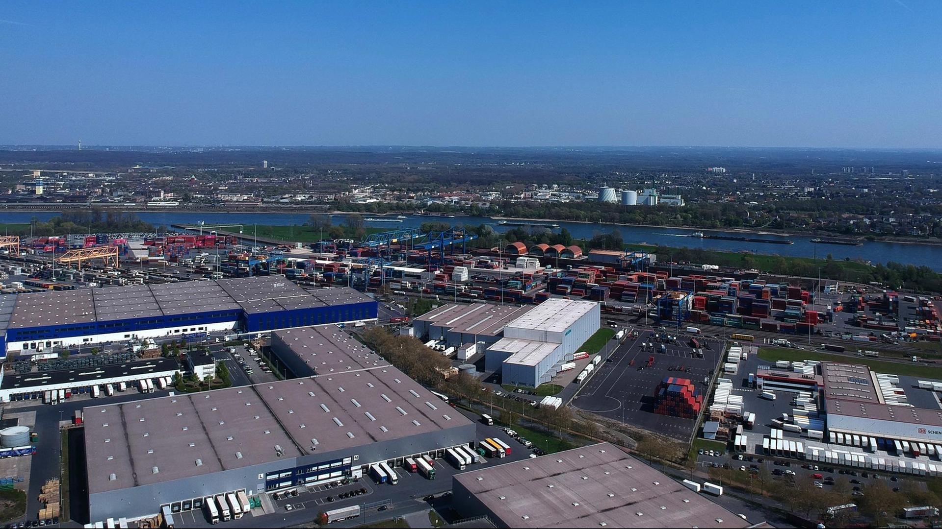 Luftansicht vom Duisburger Binnenhafen