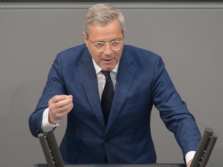 Norbert Röttgen (CDU) spricht im Deutschen Bundestag in Berlin