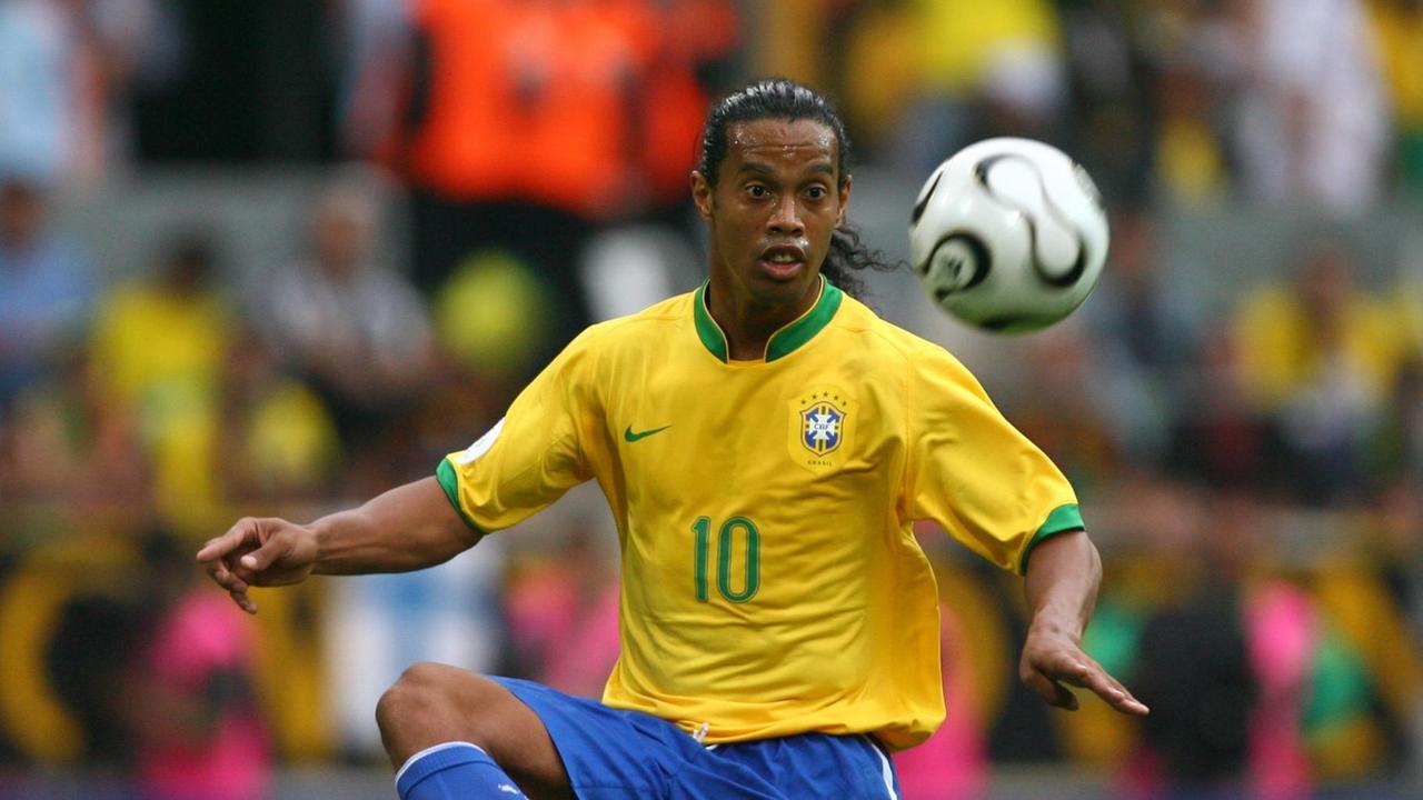 Brasiliens Fußball-Star Ronaldinho am 27.06.2006 in Dortmund (Nordrhein-Westfalen) während eines Spiels gegen Ghana.