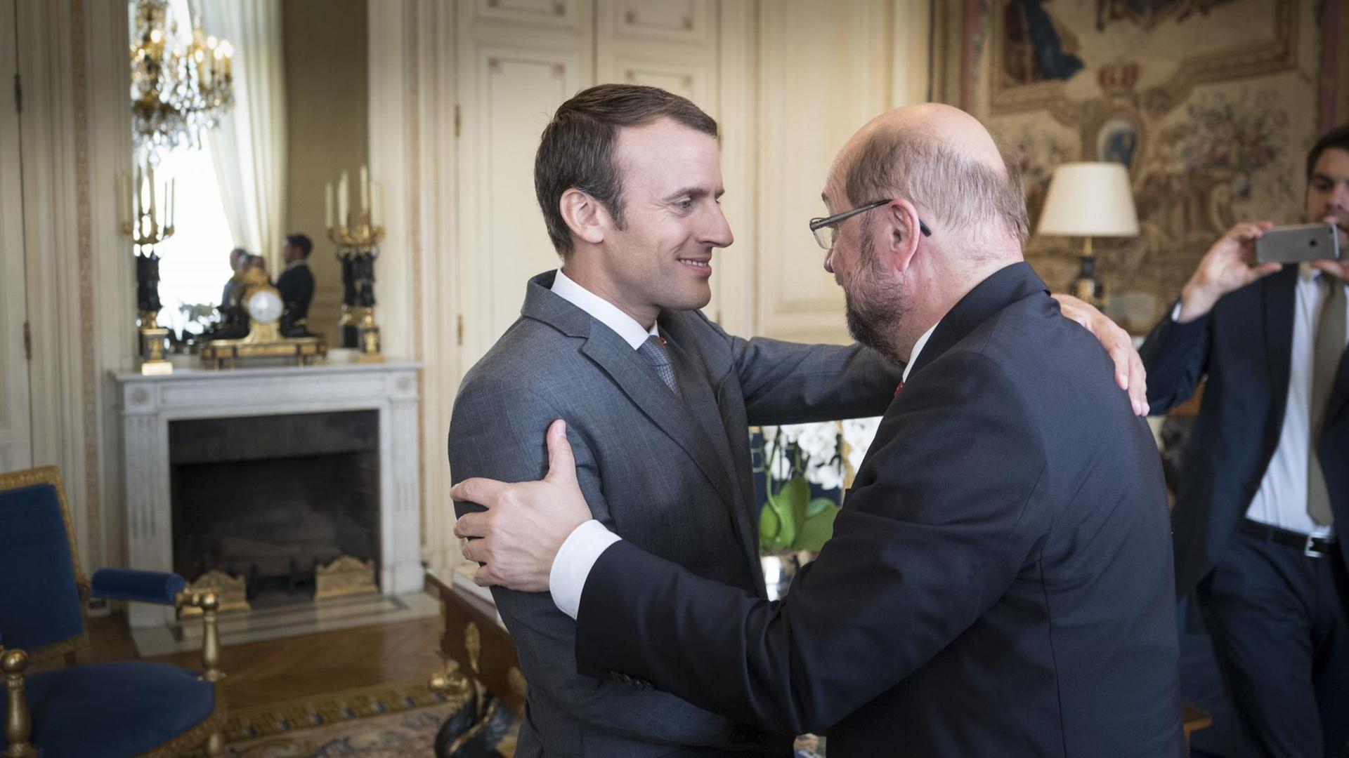 SPD-Kanzlerkandidat Schulz trifft im Elysee-Palast in Paris mit Präsident Macron zusammen