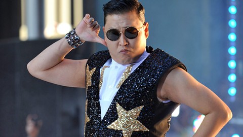 Der südkoreanische Popstar Psy führt seinen "Gangnam Style" vor.