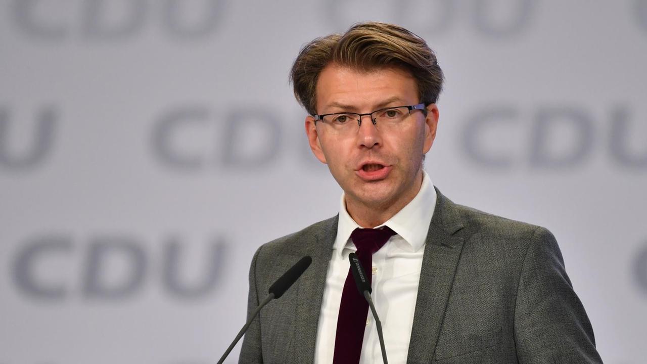 Daniel CASPARY am Rednerpult, Einzelbild,angeschnittenes Einzelmotiv,Halbfigur,halbe Figur. 32.Parteitag der CDU Deutschlands am 23.11.2019,Congress Centrum Leipzig, | Verwendung weltweit