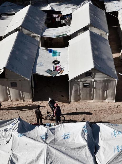 Zelte des Flüchtlingslagers auf der griechischen Insel Chios.