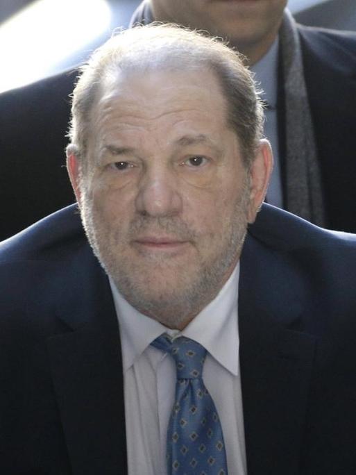 Der amerikansche Filmproduzent Filmproduzent Harvey Weinstein beim Gang zum Manhattan Supreme Court in New York am 24.02.2020.