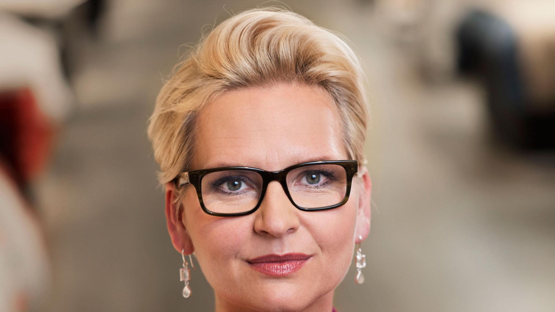 Porträtfoto der 47-jährigen neuen Karstadt-Chefin Eva-Lotta Sjöstedt