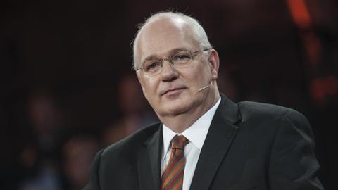 Stefan Sell, Sozialwissenschaftler, sitzt am 01.03.2015 in Berlin im Gasometer in der ARD-Talkreihe Günther Jauch. Das Thema der Sendung lautete: 8 Euro 50 - funktioniert der Mindestlohn? Foto: Paul Zinken/dpa | Verwendung weltweit