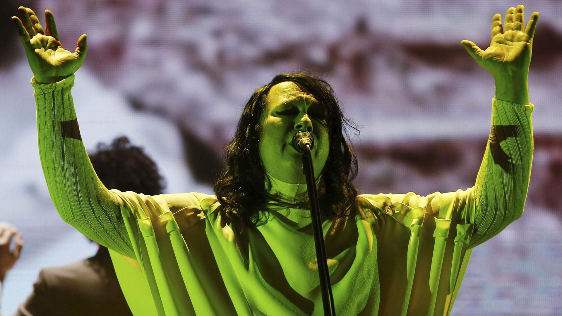 Die Sängerin Anohni, alias Antony Hegarty, bei einem Auftritt beim Primavera Sound Music Festival im spanischen Barcelona am 28.5.2015