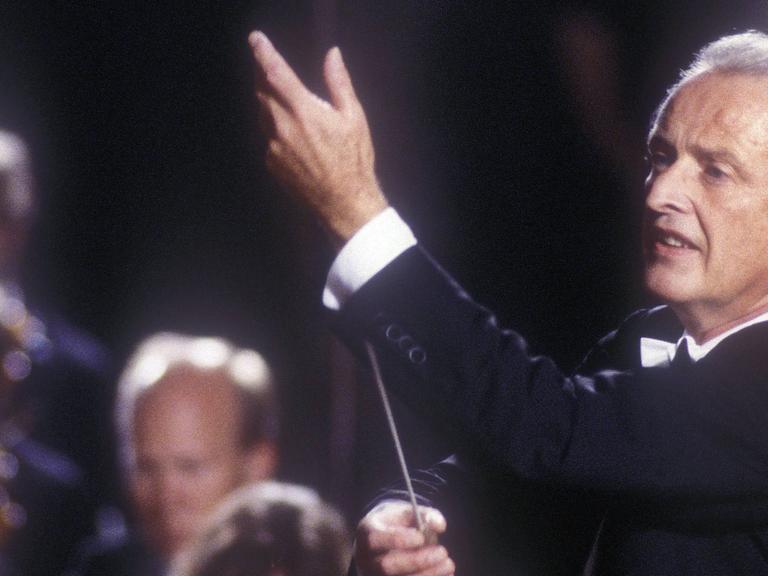 Dirigent Carlos Kleiber bei einem Konzert in Pompeji im Jahr 1987