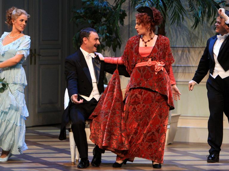 Die Operette "Die Csárdásfürstin" von Emmerich Kálmán am Theater Erfurt.