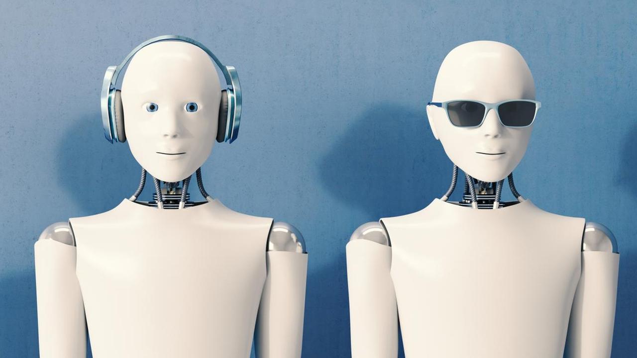 Zwei menschlich aussehende Roboter, einer trägt Kopfhörer, der andere eine Sonnenbrille.