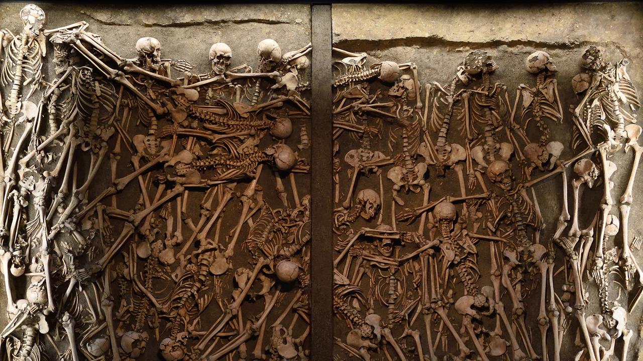 Ein Massengrab der Schlacht bei Lützen (1632) aus dem Dreißigjährigen Krieg. Das Grab ist Teil der neuen Sonderausstellung "Krieg - eine archäologische Spurensuche".
