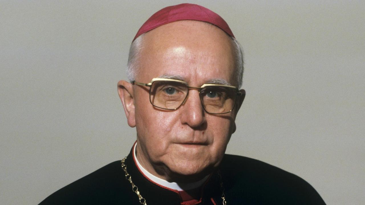 Der ehemalige Bischof von Hildesheim, Heinrich Maria Janssen, aufgenommen 1979 am Rande der Bischofskonferenz in Fulda.
