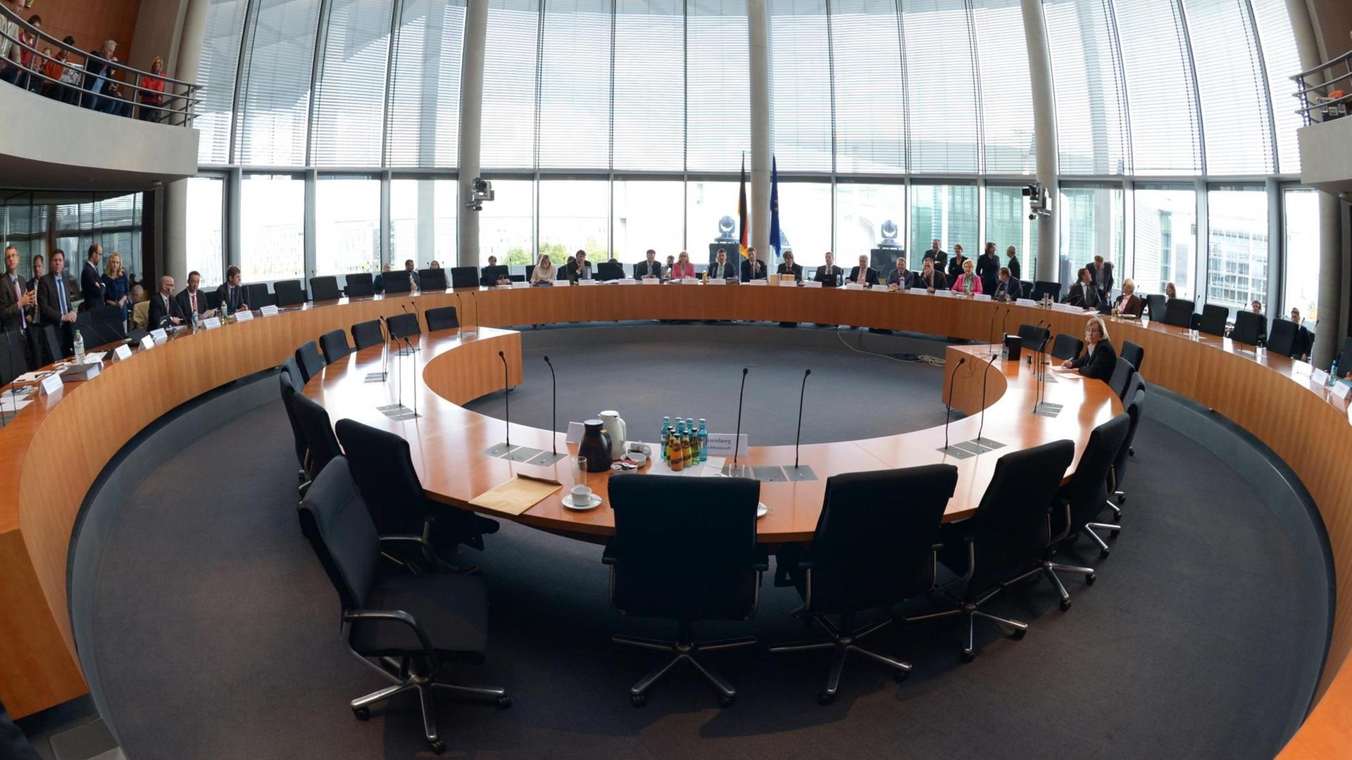 Mit der Vernehmung eines Zeugen wird am 25.09.2014 im Paul-Löbe-Haus in Berlin eine öffentliche Sitzung des NSA- Untersuchungsausschusses fortgesetzt.