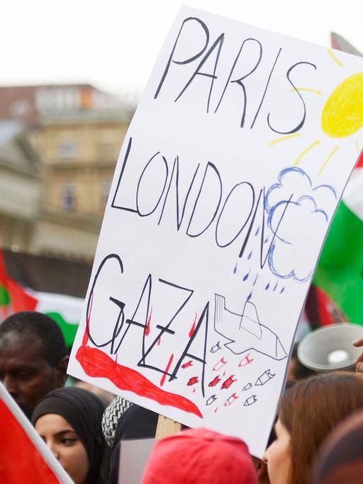 Demonstration gegen die israelischen Angriffe im Gazastreifen in Stuttgart.