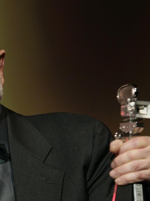Günter Rohrbach bei der Verleihung der Berlinale Kamera für Günter Rohrbach im Friedrichstadtpalast in Berlin, 2010