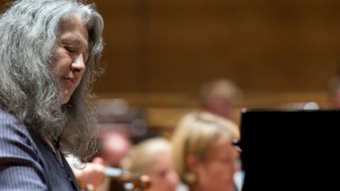 Die argentinische Pianistin Martha Argerich während einer Probe in der Philharmonie Berlin (2013).