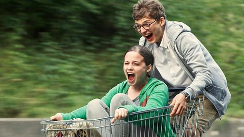 Szene aus dem Film "About a Girl" mit Charleen (Jasna Fritzi Bauer) und Linus (Sandro Lohmann)