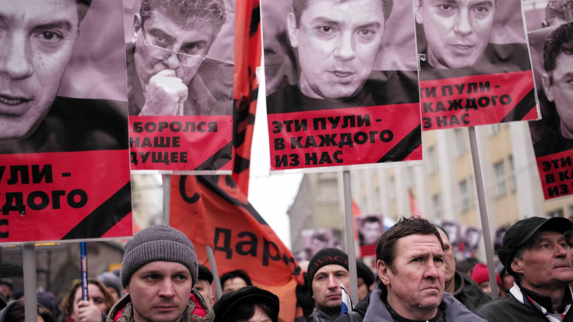 Protestmarsch zum Gedenken an den ermordeten Oppositionspolitiker Boris Nemzow in Moskau am Sonntag.