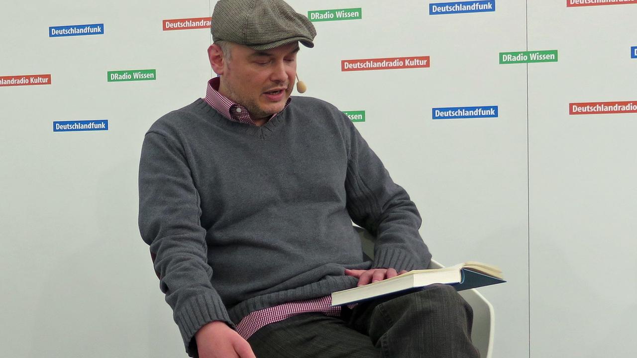 Der Schriftsteller Catalin Dorian Florescu beim Bücherfrühling 2016 von Deutschlandradio Kultur auf der Leipziger Buchmesse
 