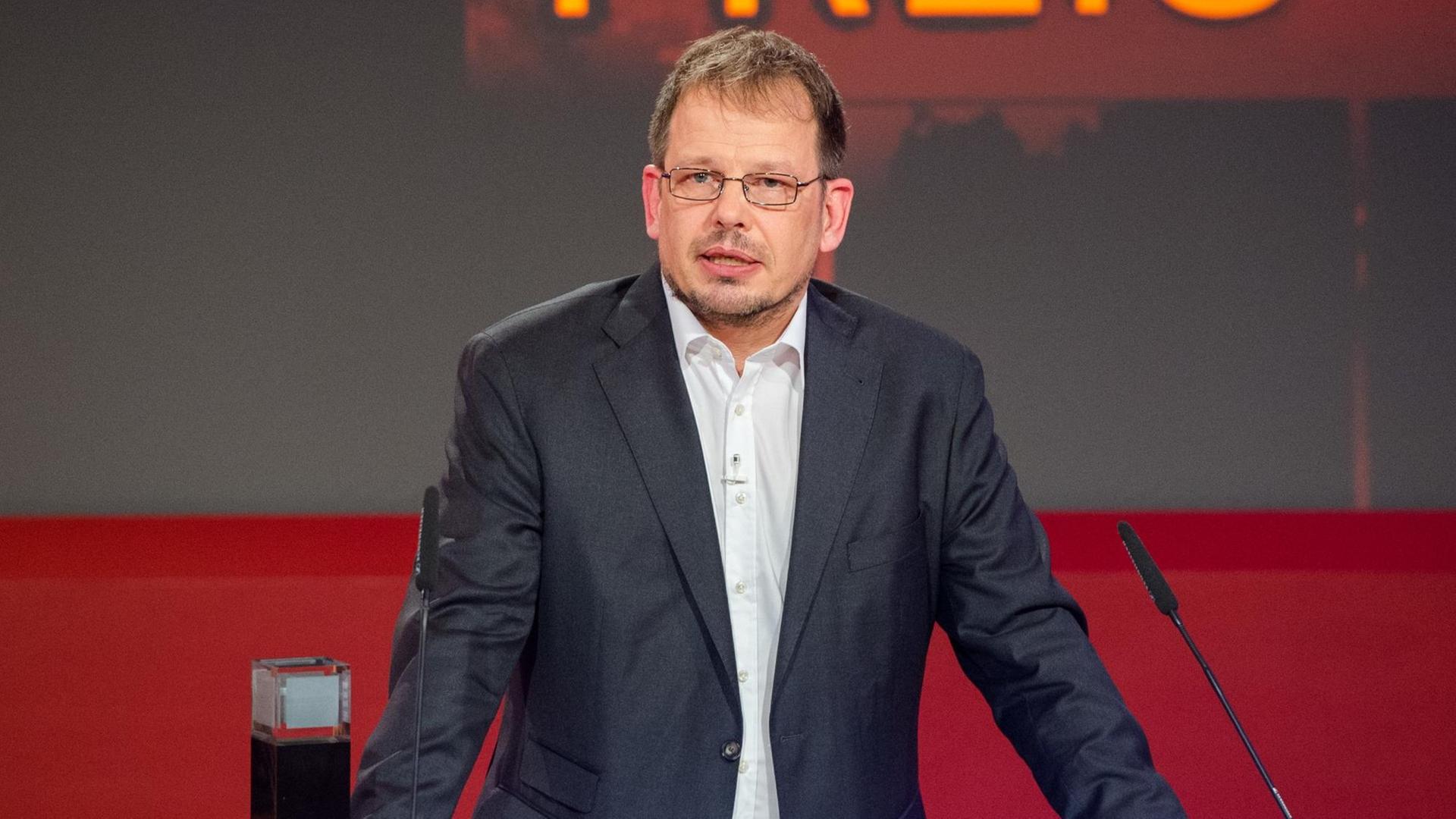Der Sportreporter und Dopingexperte Hajo Seppelt spricht am 19.10.2016 in Hamburg nach seiner Auszeichnung mit dem Hanns-Joachim-Friedrichs-Preis.