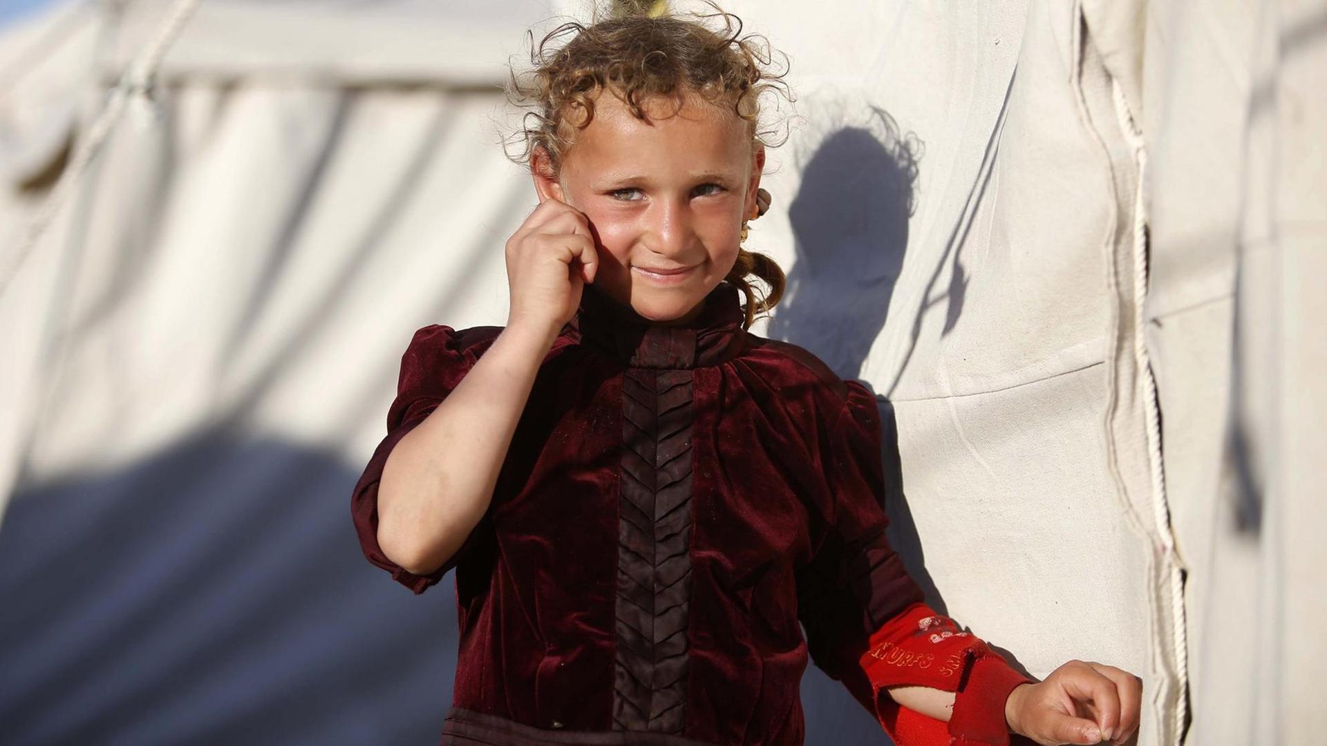 Ein irakisches Mädchen in einem Flüchtlingslagr in Sammara