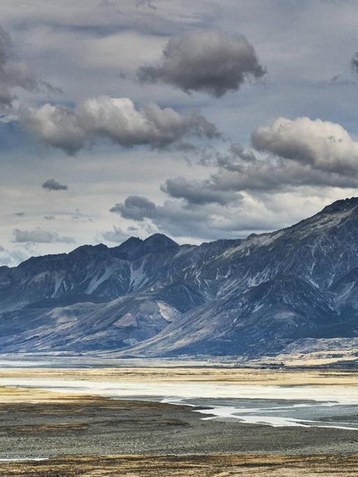 Der Mount-Cook-Nationalpark In Neuseeland: Ein beeindruckendes Panorama aus karger Landschaft und episch zerklüfteten Bergen