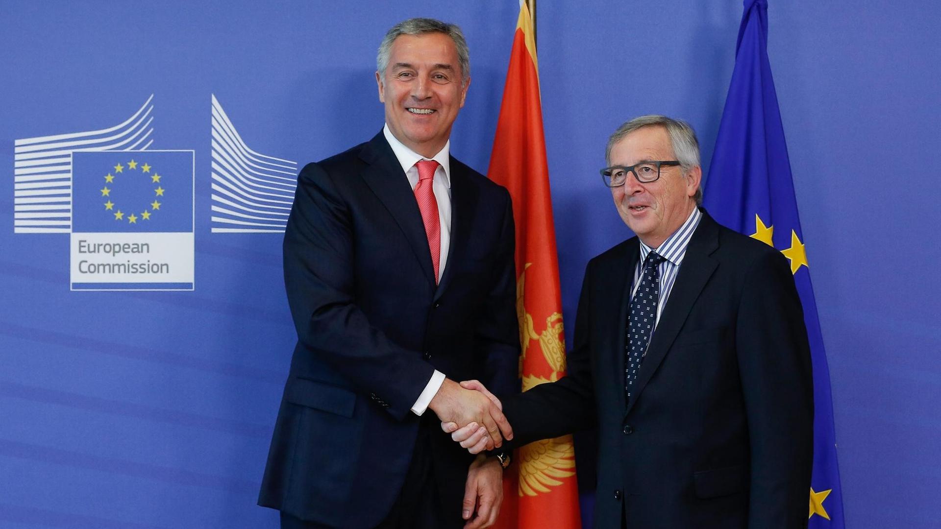Der montenegrinische Ministerpräsident Milo Djukanovic wird in Brüssel von EU-Kommissionspräsident Jean-Claude Juncker empfangen.