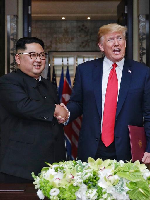 Kim Jong-un (l.) und Donald Trump