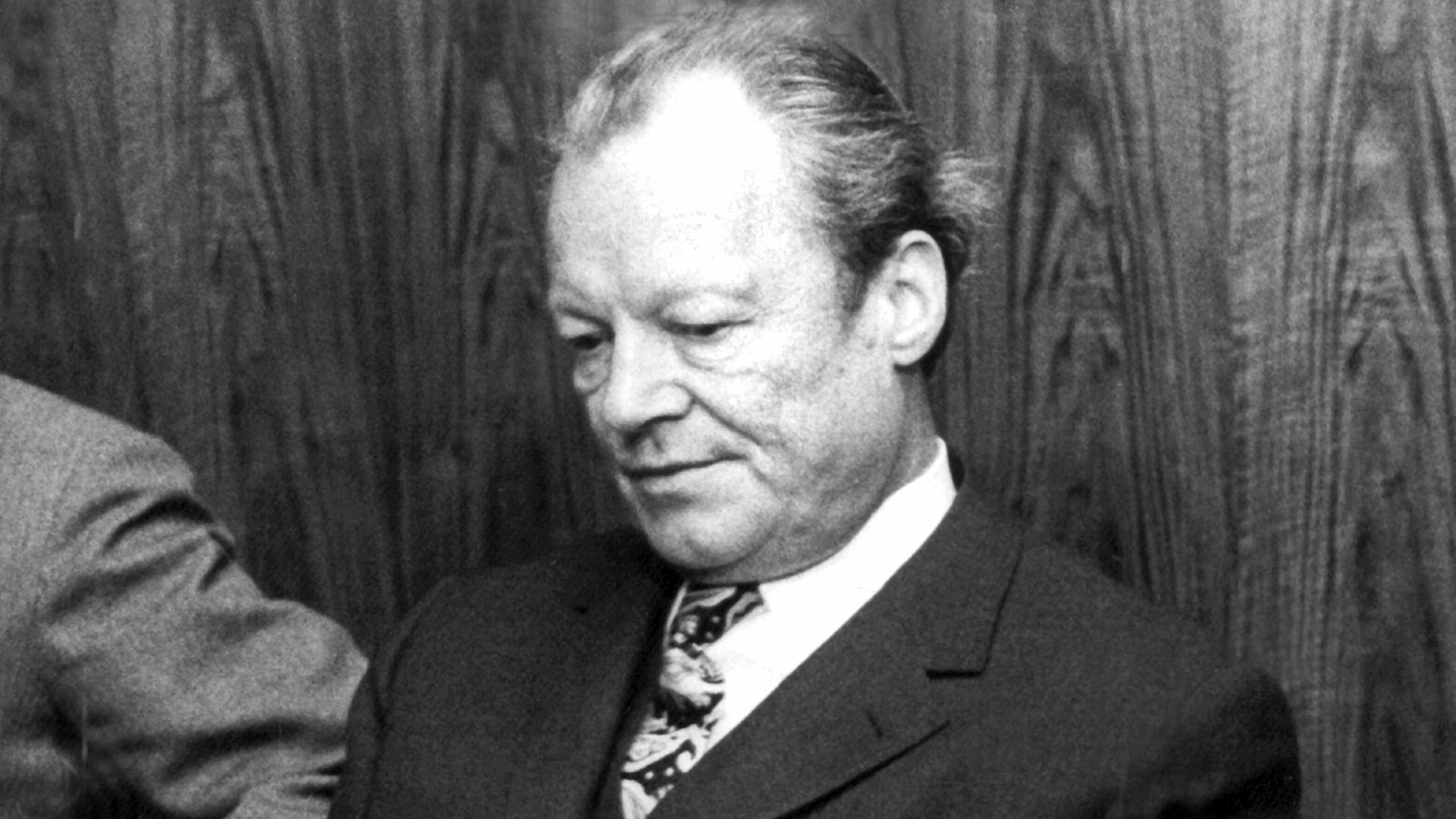 Bundeskanzler Willy Brandt trat in der Nacht zum 7.5.1974 überraschend von seinem Amt zurück
