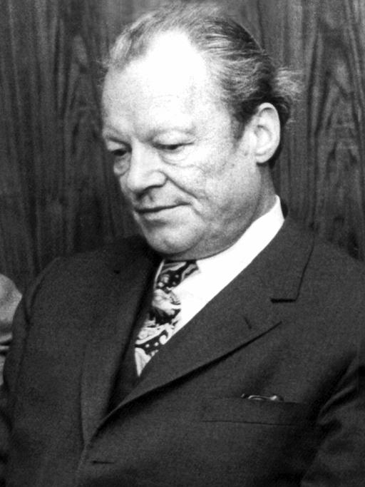 Bundeskanzler Willy Brandt trat in der Nacht zum 7.5.1974 überraschend von seinem Amt zurück