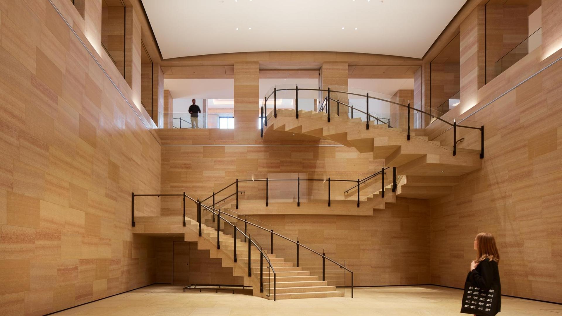 HANDOUT - 15.04.2021, USA, Philadelphia: Das Williams Forum, nach Westen ausgerichtet in Richtung Lenfest Hall, im Philadelphia Museum of Art. (zu "Philadelphia Museum of Art von Star-Architekt Gehry umgebaut" - Important: By downloading this image, you are agreeing to the following permissions: Images are provided exclusively to the press, and only for purposes of publicity for the duration of an exhibition at the PMA. The Museum grants permission to use images only to the extent of its ownership rights relating to those images--the responsibility for any additional permissions remains solely with the party reproducing the images. In addition, the images must be accompanied by the credit line and any copyright information as it appears above, and the party reproducing the images must not distort or mutilate the images.) Foto: Hall + Merrick Photographers/Philadelphia Museum of Art/dpa - ACHTUNG: Nur zur redaktionellen Verwendung im Zusammenhang mit der aktuellen Berichterstattung und nur mit vollständiger Nennung des vorstehenden Credits +++ dpa-Bildfunk +++