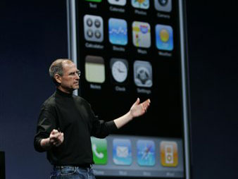 Apple-Chef Steve Jobs präsentiert das iPhone auf der MacWorld 2007 Apple-Chef Steve Jobs präsentiert das iPhone auf der MacWorld 2007