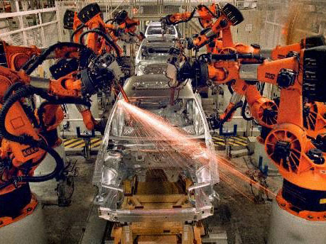 Industrieroboter in der Autoproduktion bei Volvo, Schweden