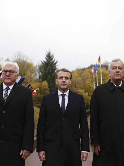Frankreichs Präsident Emmanuel Macron und der deutsche Bundespräsident Frank-Walter Steinmeier am 10.11.17 in der Gedenkstätte am Hartmannswillerkopf