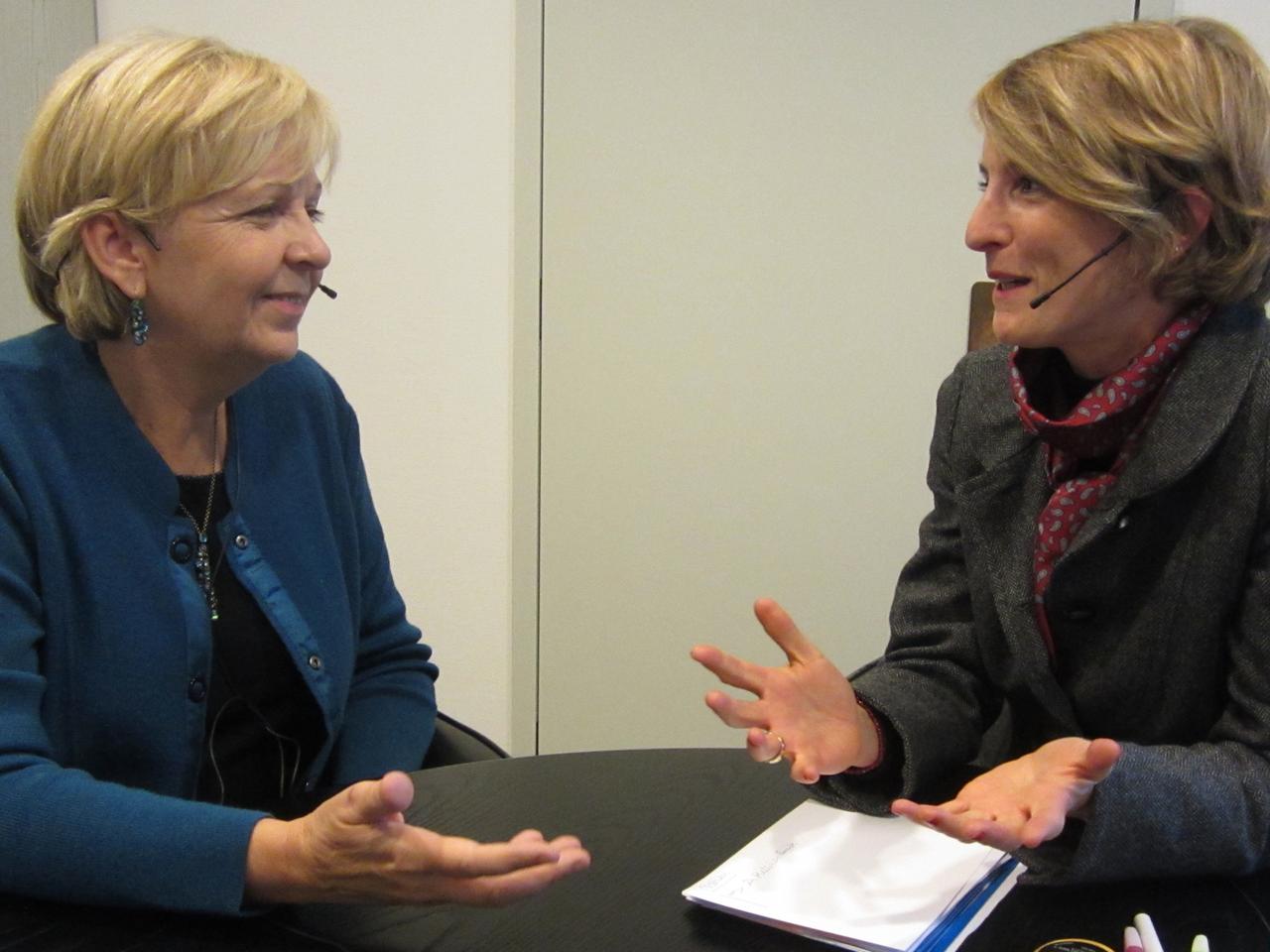 NRW-Ministerpräsidentin Hannelore Kraft (SPD) im Gespräch mit Barbara Schmitt-Mattern (DLF)