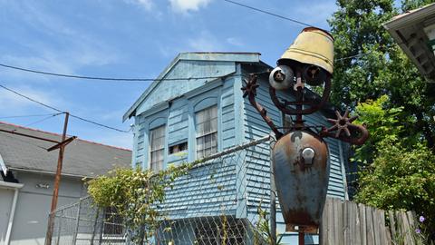 Das Bild zeigt eine Figur, die ein Anwohner im Ninth Ward von New Orleans nach dem Hurrikan «Katrina» aus Schrott gebaut hat. Der Ninth Ward, das ärmste Viertel der Stadt, war am stärksten von «Katrina» im August 2005 betroffen.