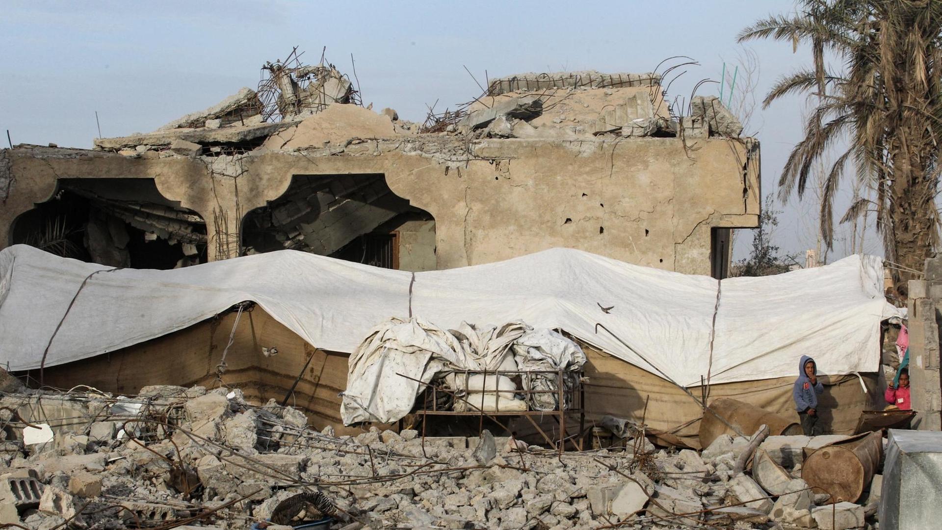 Ein zerstörtes Gebäude in der syrischen Stadt Hadschin.
