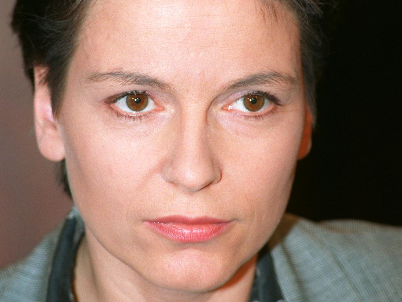 Porträtfoto von Ulrike Poppe, DDR-Bürgerrechtlerin (1994)