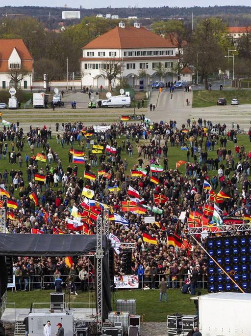 Pegida-Demonstration am 13. April 2015 in Dresden