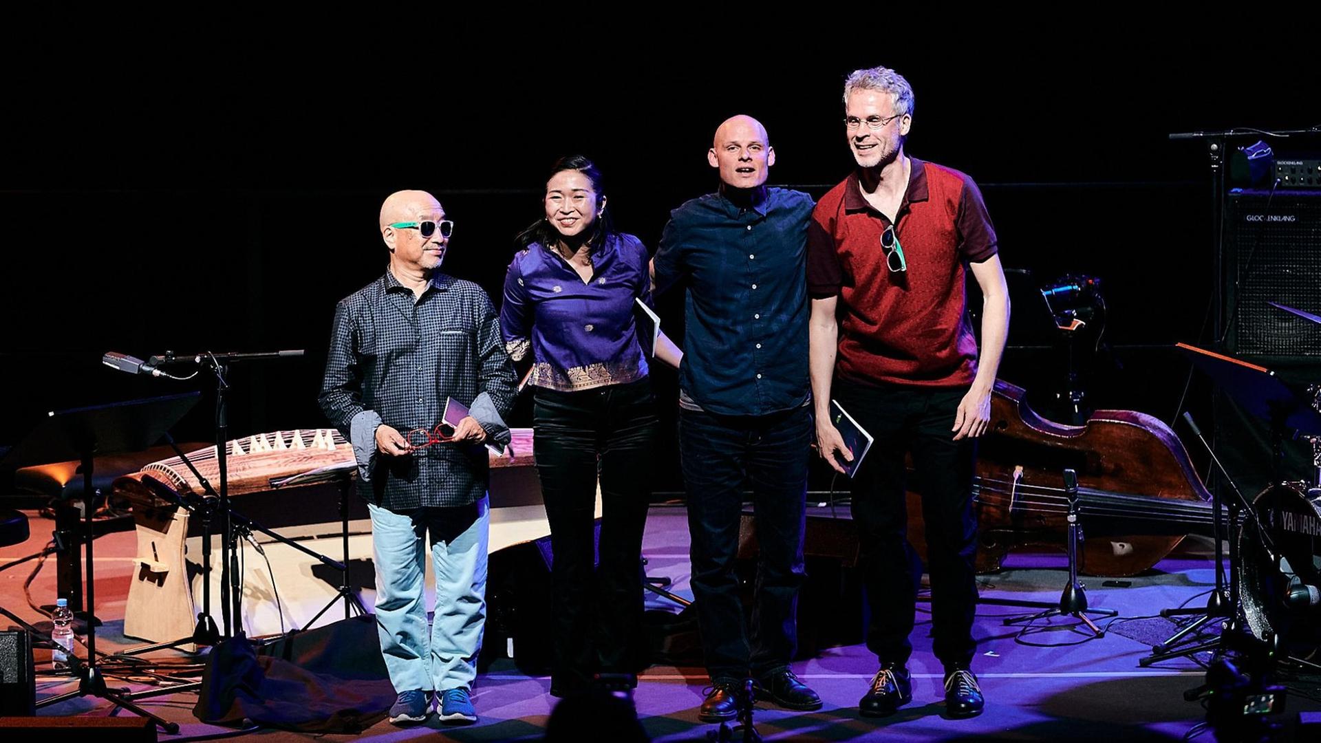 Das Eric Schaefer Quartett "Kyoto, mon Amour" begrüßt das Publikum beim Konzert auf der Bühne