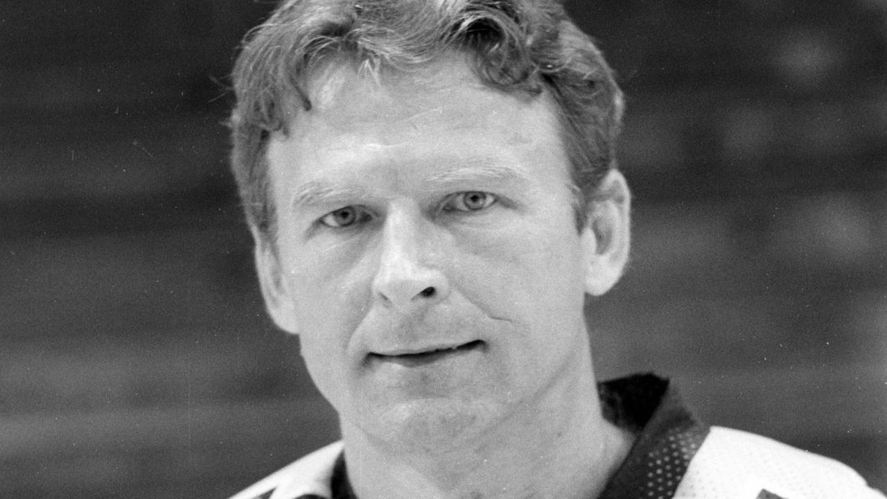 Peter Ihnačák als Eishockeyspieler 1994 in Krefeld