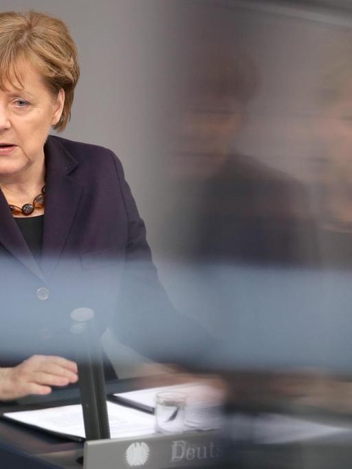 Bundeskanzlerin Angela Merkel während ihrer Regierungserklärung im Bundestag