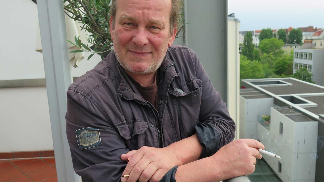 Der Schriftsteller Peter Wawerzinek zu Gast im Deutschlandradio Kultur. 