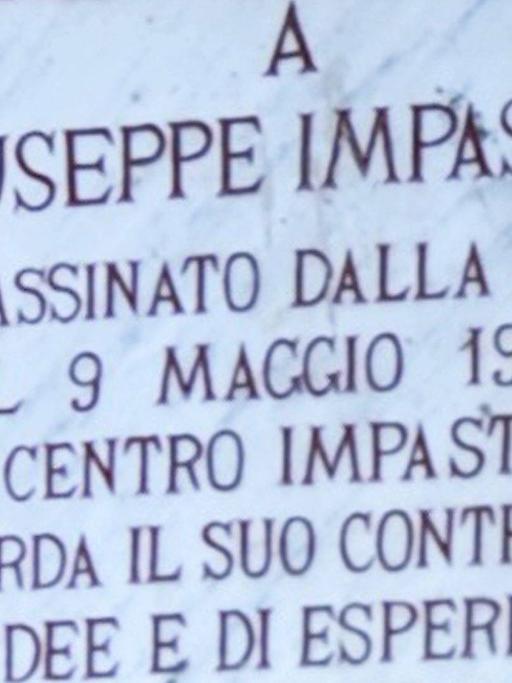 Ausschnitt der Gedenktafel für Giuseppe Impastato in Cinisi (Palermo), Italien. 
