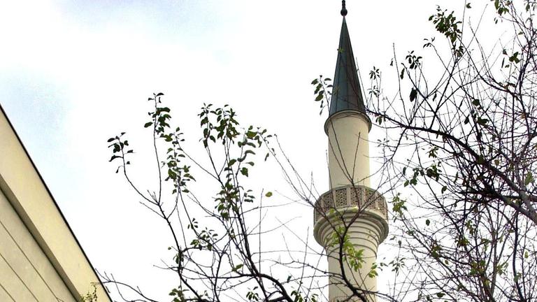 Die erste und zurzeit größte Moschee Österreichs mit ihren 32 Meter hohen Minarett am Hubertusdamm in Floridsdorf in Wien