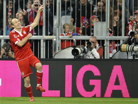 Bayern Münchens Torjäger Arjen Robben freut sich nach einem Erfolg gegen Hannover 96. Bayern Münchens Torjäger Arjen Robben freut sich nach einem Erfolg gegen Hannover 96.