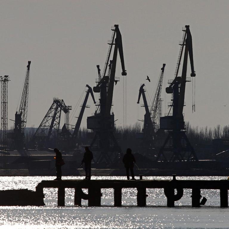 Der Seehafen von Kertsch auf der Krim