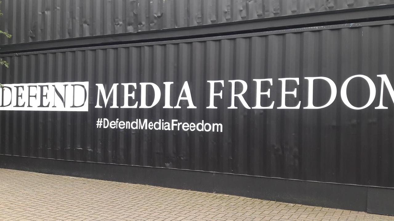 Die Außenministerien von Kanada und Großbritannien haben vom 10. bis zum 11.07.2019 in London erstmals die Veranstaltung "Defend Media Freedom" ausgerichtet. Die Konferenz beschäftigt sich mit zunehmendem Druck auf Journalisten und mit schwindender Pressefreiheit.